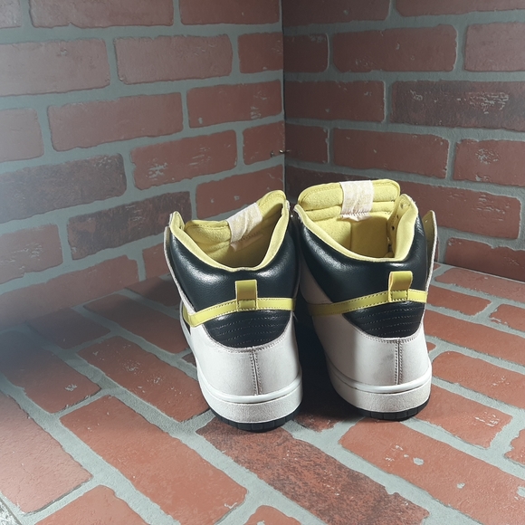 MISS PIGGY NIKE DUNKS - Picture 3 of 10